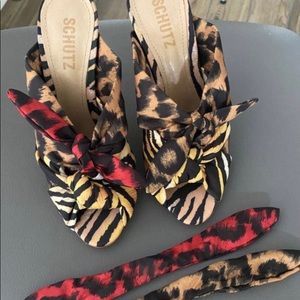 ISO Schutz YMA in a size 9!!!! Please help!